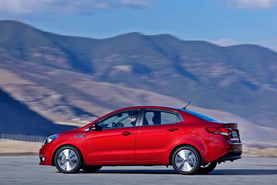  Kia Rio Sedan 2015 года  (CIS) (фото 3 из 20)